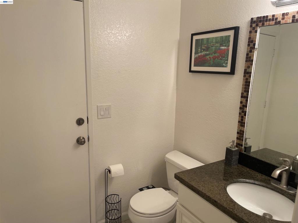 https://media.crmls.org/mediaz/8fb67977-7260-4209-922f-2fe17060ff0d.jpg?preset=X-Large