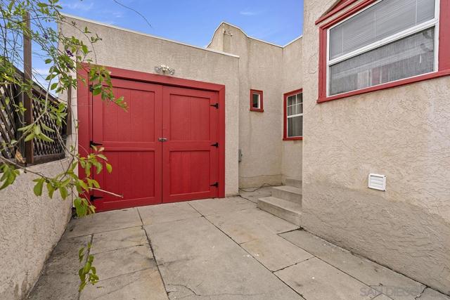 3304 33rd St, San Diego CA: https://media.crmls.org/mediaz/8fb73308-2f7f-4107-a1b3-38defa88f6cc.jpg
