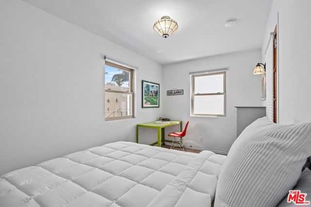 666 Marr Street, Venice CA: https://media.crmls.org/mediaz/8fb7bbc2-1f8a-46ad-bafc-202d351bede3.jpg