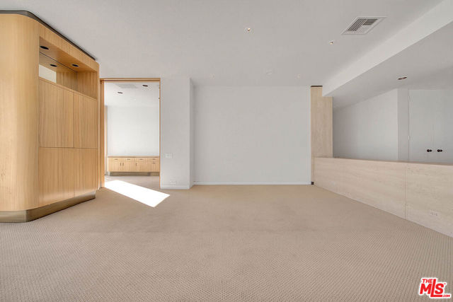 9255 Doheny Road, West Hollywood CA: https://media.crmls.org/mediaz/8fb80e06-38bb-4edd-acb9-29f938157bbe.jpg