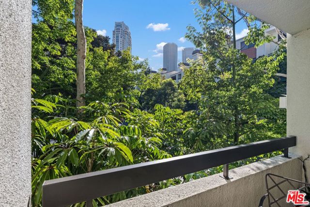 2132 Century Park Lane, Los Angeles CA: https://media.crmls.org/mediaz/8fb82503-f69b-4719-a0d1-412ec9b847f4.jpg