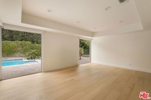 650 N Tigertail Road, Los Angeles CA: https://media.crmls.org/mediaz/8fb827be-7324-4696-b59b-9681c95ccbc2.jpg