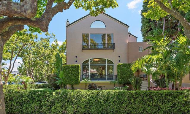 1107 Palm Avenue, San Mateo CA: https://media.crmls.org/mediaz/8fb83787-81a0-4e72-9c09-313a37ef18c0.jpg