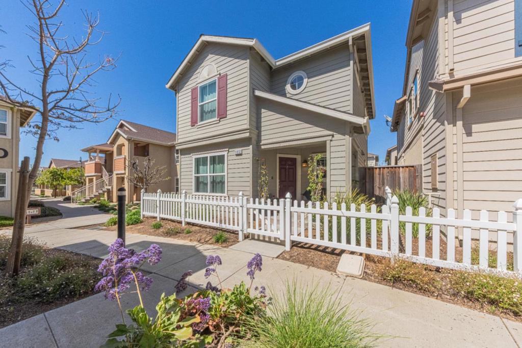 19832 Gabilan View Drive