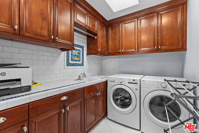 1712 CURTIS Avenue, Manhattan Beach CA: https://media.crmls.org/mediaz/8fb89796-82a1-495e-bb73-ec3e5f12bf5e.jpg