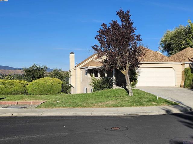 1823 Mockingbird Pl, Danville CA: https://media.crmls.org/mediaz/8fb89d4d-607a-46a6-9c54-61a36ae35ba8.jpg