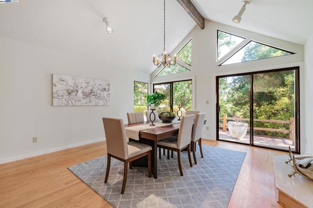 2394 Ironwood Pl, Alamo CA: https://media.crmls.org/mediaz/8fb91e2a-40d0-4aa1-b582-e5cfef2866fc.jpg