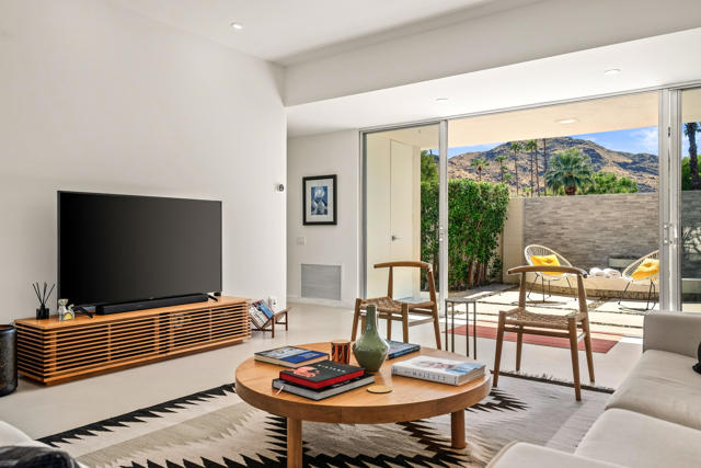 260 Desert Lakes Drive, Palm Springs, CA 92264