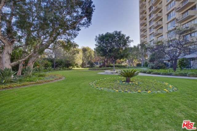 2170 Century Park East, Los Angeles CA: https://media.crmls.org/mediaz/8fb9d628-e6b8-416a-a4c3-6e1b138fcab1.jpg