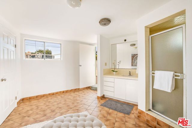 810 Franklin Street, Santa Monica CA: https://media.crmls.org/mediaz/8fba423b-9682-40ff-972a-76a2cdc4c83f.jpg