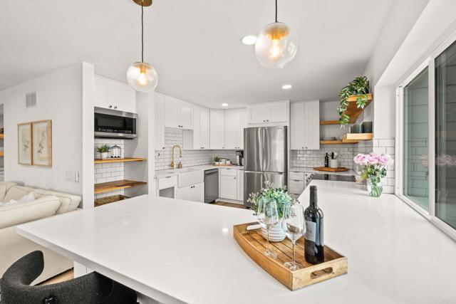 Detail Gallery Image 16 of 38 For 38 Montego Ct, Coronado,  CA 92118 - 2 Beds | 2/1 Baths