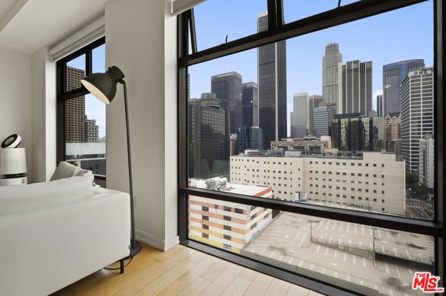 801 S Grand Avenue, Los Angeles CA: https://media.crmls.org/mediaz/8fba86ce-0486-4150-888f-05e0c46015d9.jpg