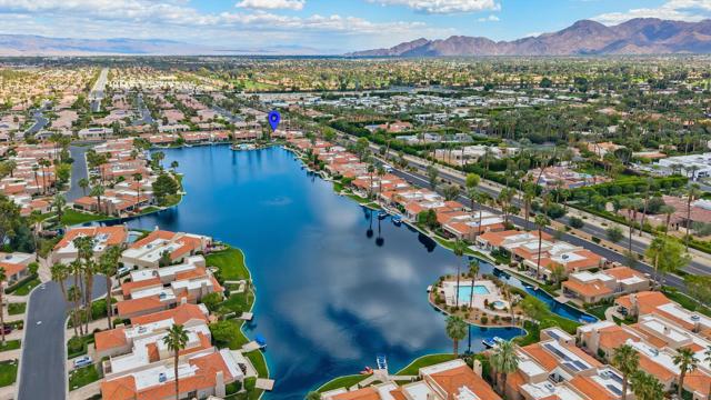 105 Lake Shore Drive, Rancho Mirage CA: https://media.crmls.org/mediaz/8fbac846-4d68-4466-addc-3d2599c182be.jpg