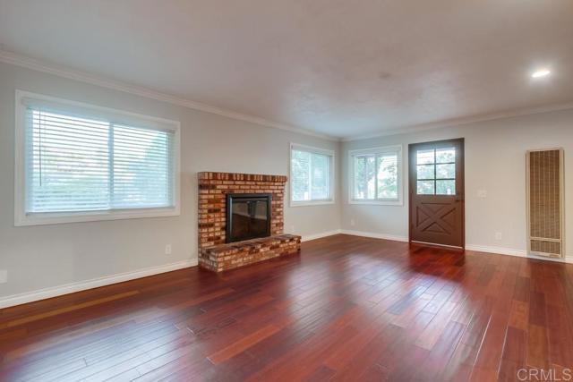 444 Victoria Place, Vista CA: https://media.crmls.org/mediaz/8fbb1f7f-250e-4153-8aa2-81c2633e875d.jpg