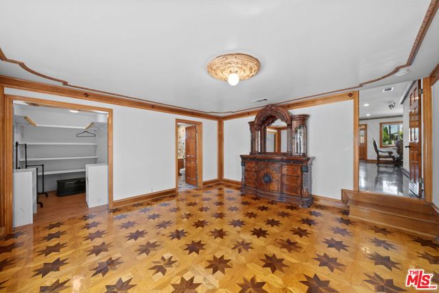 8058 Fulton Avenue photo 17