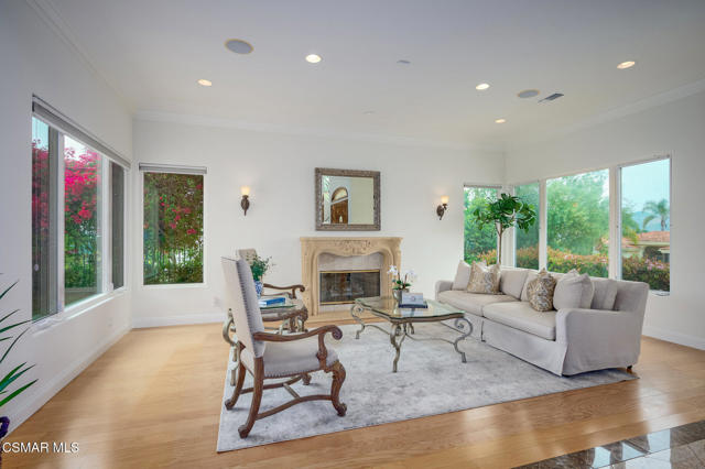 7111 Los Coyotes Place, Camarillo CA: https://media.crmls.org/mediaz/8fbbd4fe-073c-4b53-b2c8-506d089b204b.jpg