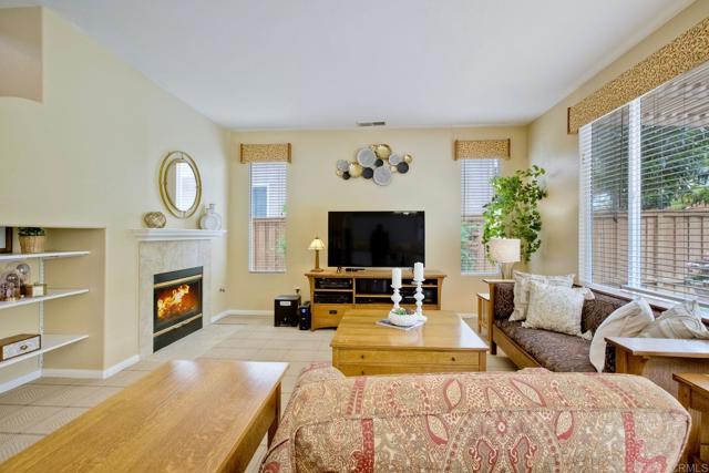 Detail Gallery Image 3 of 46 For 11590 Trailbrook Ln, San Diego,  CA 92128 - 4 Beds | 3 Baths