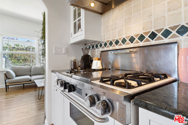 4157 Tivoli Avenue, Los Angeles CA: https://media.crmls.org/mediaz/8fbc3fb3-7792-4dae-a3d6-7e3fbb1c81b9.jpg