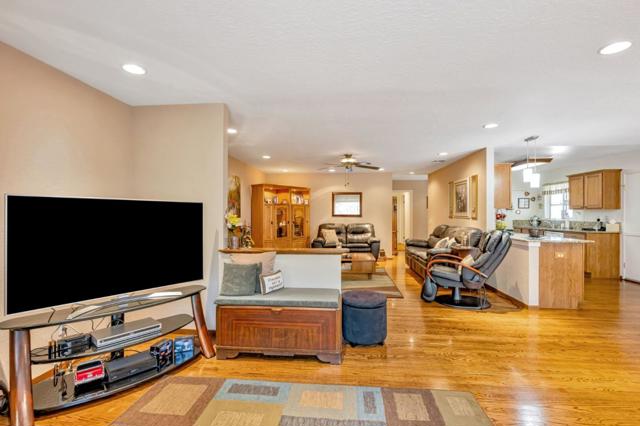 2941 Fleetwood Drive, San Bruno CA: https://media.crmls.org/mediaz/8fbcca95-c120-4e08-a2ab-d2492b97a6d0.jpg