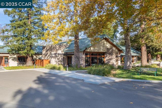 3520 Rossmoor Parkway, Walnut Creek CA: https://media.crmls.org/mediaz/8fbd3f2a-b419-46db-8cb6-7aac8afe0eee.jpg