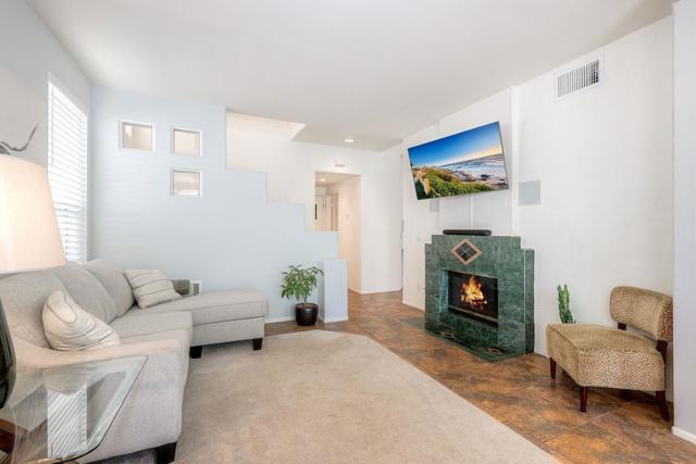 12127 Corte Napoli, San Diego CA: https://media.crmls.org/mediaz/8fbd83d9-700e-486d-b8e4-69544bc42872.jpg