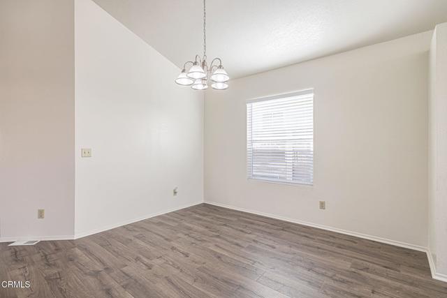 Detail Gallery Image 14 of 50 For 20046 Canyon View Dr, Santa Clarita,  CA 91351 - 3 Beds | 2 Baths