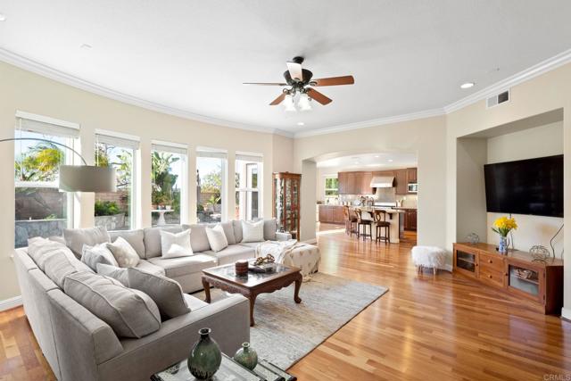 Detail Gallery Image 10 of 52 For 5273 Greenwillow Ln, San Diego,  CA 92130 - 5 Beds | 5/1 Baths