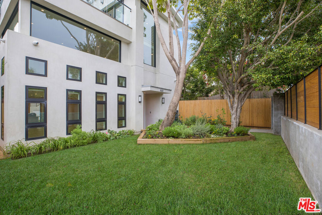 622 Brooks Avenue — Modern