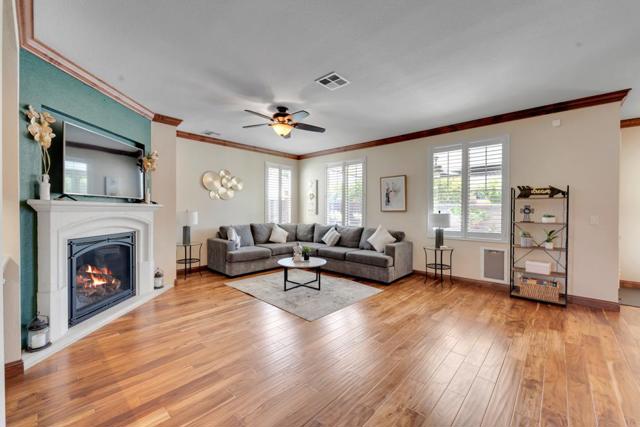 2369 S Creekside Drive, Los Banos CA: https://media.crmls.org/mediaz/8fbf5989-95b1-46b9-928b-8975e83c32ea.jpg