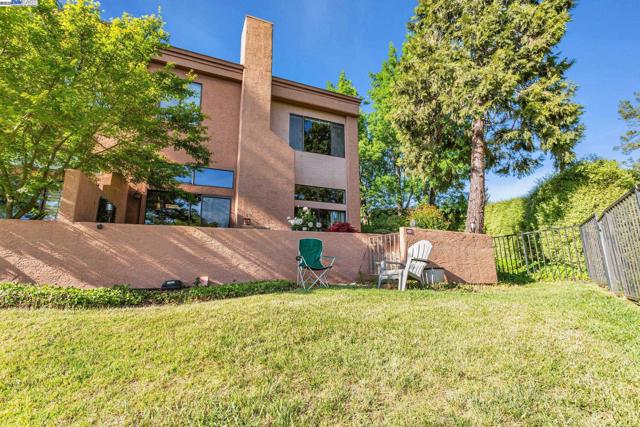 4001 W Lakeshore Drive, San Ramon CA: https://media.crmls.org/mediaz/8fc010a2-ef02-43f4-a624-06fb8bd82e1b.jpg