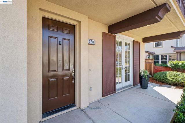 220 Hollister Avenue, Alameda CA: https://media.crmls.org/mediaz/8fc01ca3-134a-46a2-8162-995f58626fc2.jpg