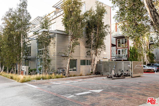 Image 13 of 15 For 3450 Cahuenga Boulevard 405
