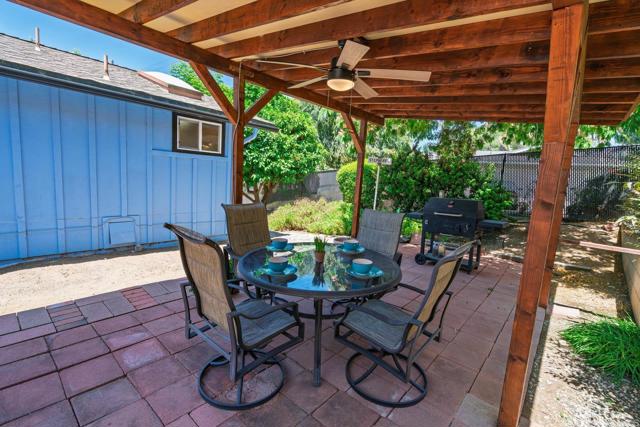 620 Sunset Drive, Vista CA: https://media.crmls.org/mediaz/8fc14fa5-6411-41c7-b779-6c3d953e36fc.jpg