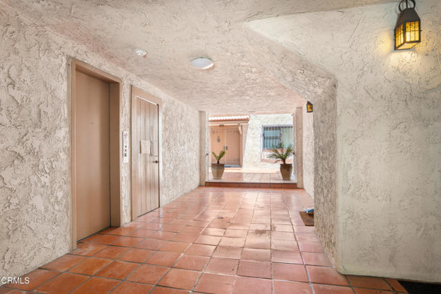 1850 Midvale Avenue, Los Angeles CA: https://media.crmls.org/mediaz/8fc1510f-969f-494d-a698-3fb5008b0059.jpg