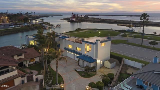 3097 Bayshore Avenue, Ventura CA: https://media.crmls.org/mediaz/8fc16273-7283-4c3f-b509-35bb46fdda0e.jpg