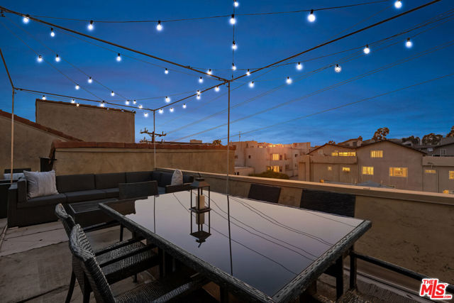 1506 S Bentley Avenue, Los Angeles CA: https://media.crmls.org/mediaz/8fc1638b-6c34-4c72-9f73-1fcf7f713bc8.jpg