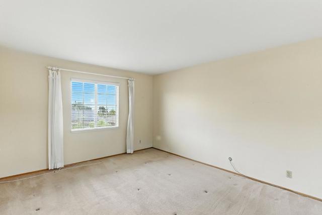 1675 Escalante Way, Burlingame CA: https://media.crmls.org/mediaz/8fc1ea6a-f320-4df6-99d1-de5292382ded.jpg