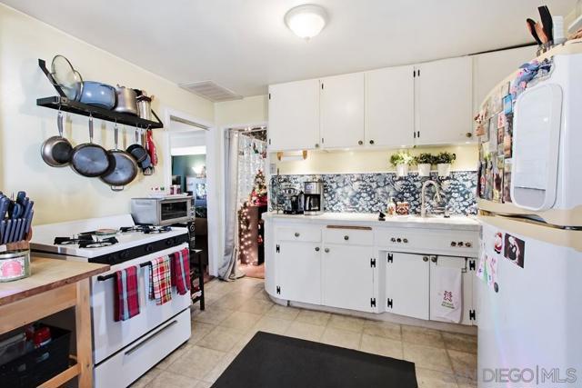 1654 LINWOOD, San Diego CA: https://media.crmls.org/mediaz/8fc216bb-e1df-4ccf-bbf3-1914a9dc69a0.jpg