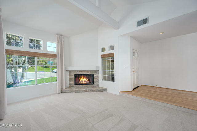 3695 Mapleknoll Place, Thousand Oaks CA: https://media.crmls.org/mediaz/8fc2f284-34b2-40c0-9f58-56a5573ecd0a.jpg