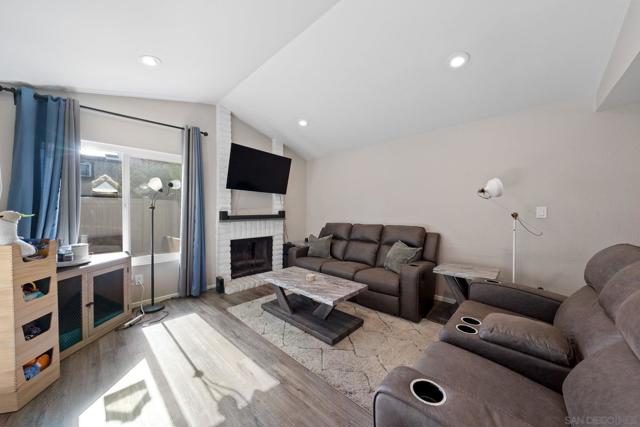 9560 Frank Way, Santee CA: https://media.crmls.org/mediaz/8fc3a68f-f031-4fa1-9167-cfda75757047.jpg