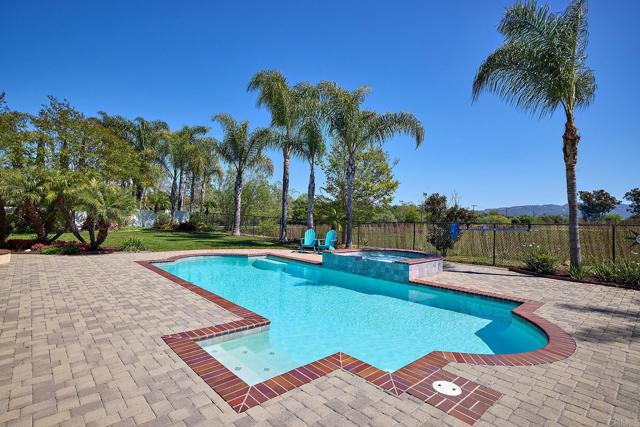 1314 Deerbrook Drive, San Marcos CA: https://media.crmls.org/mediaz/8fc3d420-1a36-45c3-8730-6546de92f55d.jpg