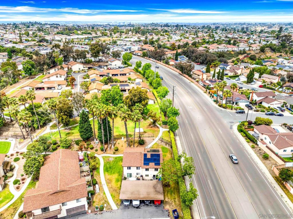 https://media.crmls.org/mediaz/8fc3e8b7-d110-4ac9-ae48-a4944b787477.jpg?preset=X-Large