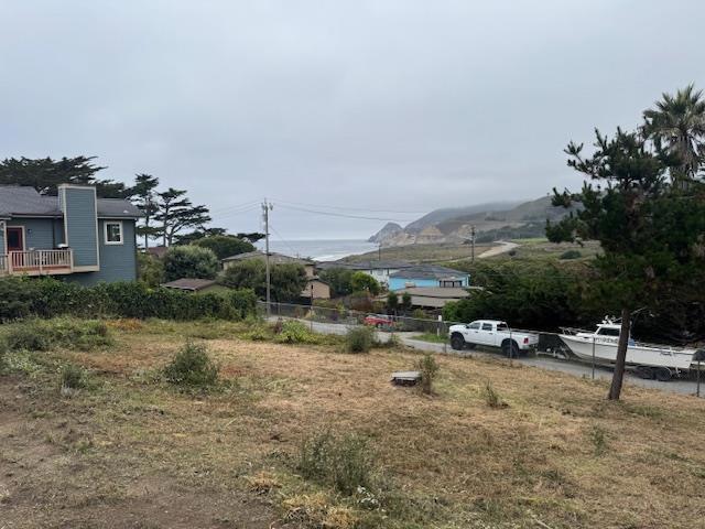 284 2nd Street, Montara CA: https://media.crmls.org/mediaz/8fc41108-0b80-4e94-a77f-02cbf98967a1.jpg