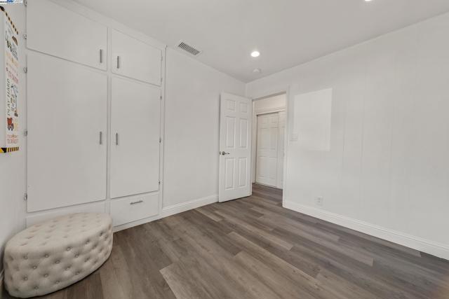 141 Peony Ct, Fremont CA: https://media.crmls.org/mediaz/8fc423a5-3b9d-4d45-bd44-ac53c6add704.jpg