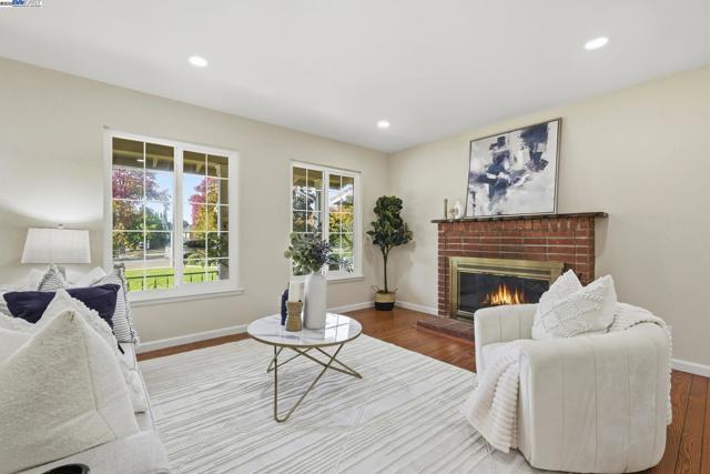 42293 Camino Santa Barbara, Fremont CA: https://media.crmls.org/mediaz/8fc48671-78ca-4de6-9d08-d926d65fd379.jpg