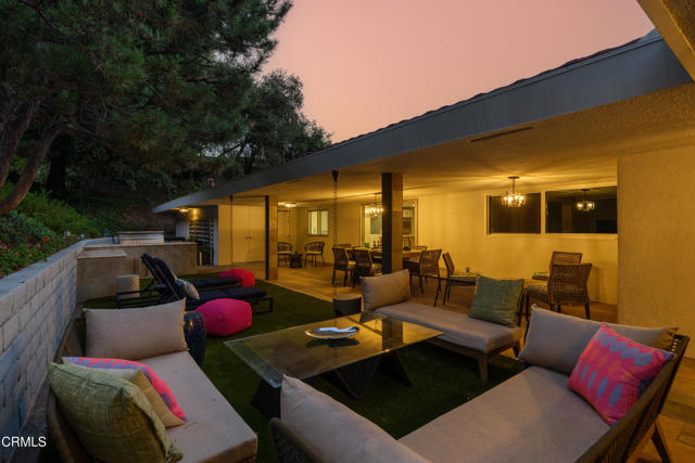3351 Country Club Drive, Glendale CA: https://media.crmls.org/mediaz/8fc4dd55-0262-4094-a35f-12d08380fb4b.jpg
