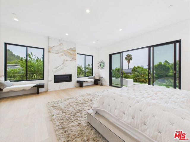 4637 Dunas Lane, Tarzana CA: https://media.crmls.org/mediaz/8fc60dd8-50ed-4d44-9dbd-d11b14de792c.jpg