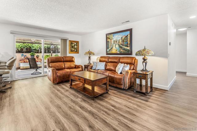 1261 La Mirada Ave, Escondido CA: https://media.crmls.org/mediaz/8fc68339-c5d5-4628-9620-1486a9309264.jpg