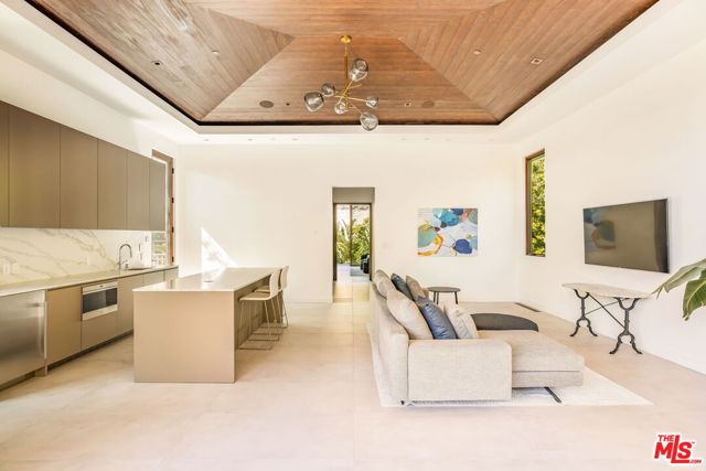 11809 Ellice Street, Malibu CA: https://media.crmls.org/mediaz/8fc6e051-14bc-4096-903d-8626d9757169.jpg