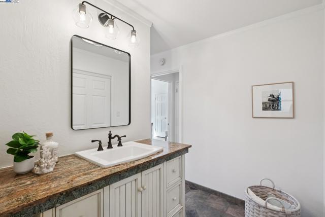 1515 Grove Way, Concord CA: https://media.crmls.org/mediaz/8fc87377-ad39-4279-9cc3-c764fdc59537.jpg